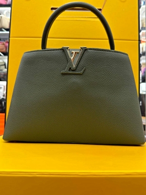 Ayollar sumkasi Louis Vuitton